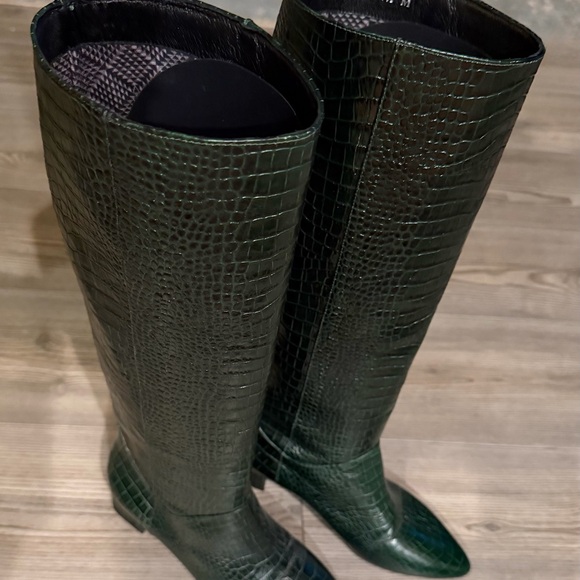Aquatalia Dark Green Croc-Embossed Heeled Boots - Picture 4 of 7